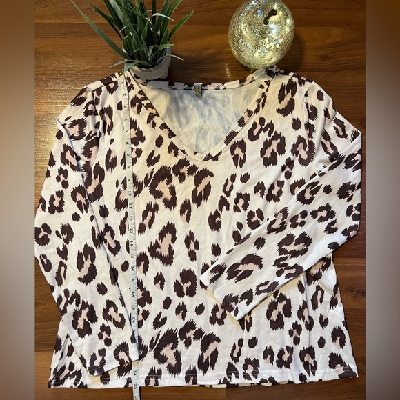 Two Piece  Leopard Lounge Set & oversized top and matching shorts.💗 - Picture 7 of 11